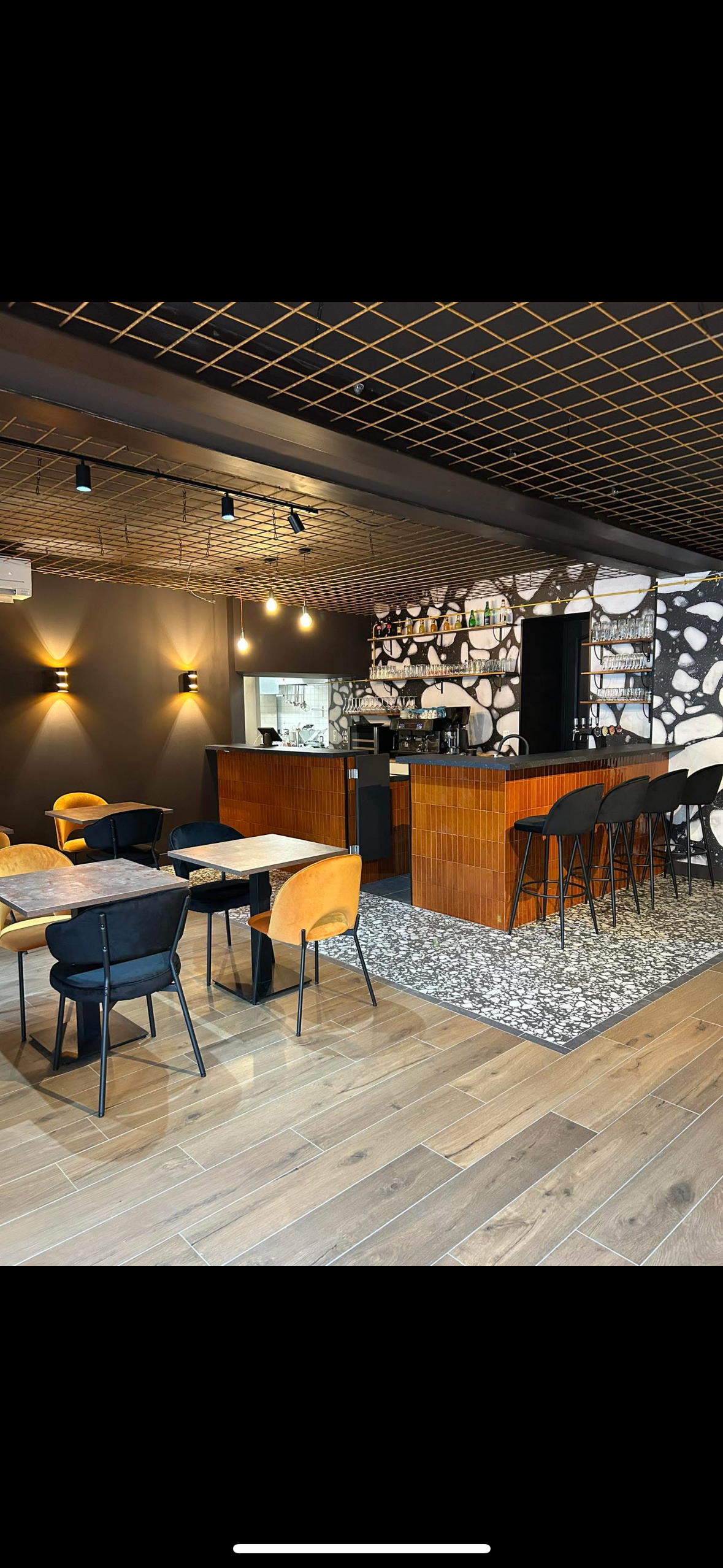 Aménagement bar restaurant par Busato Service à Salon-de-Provence