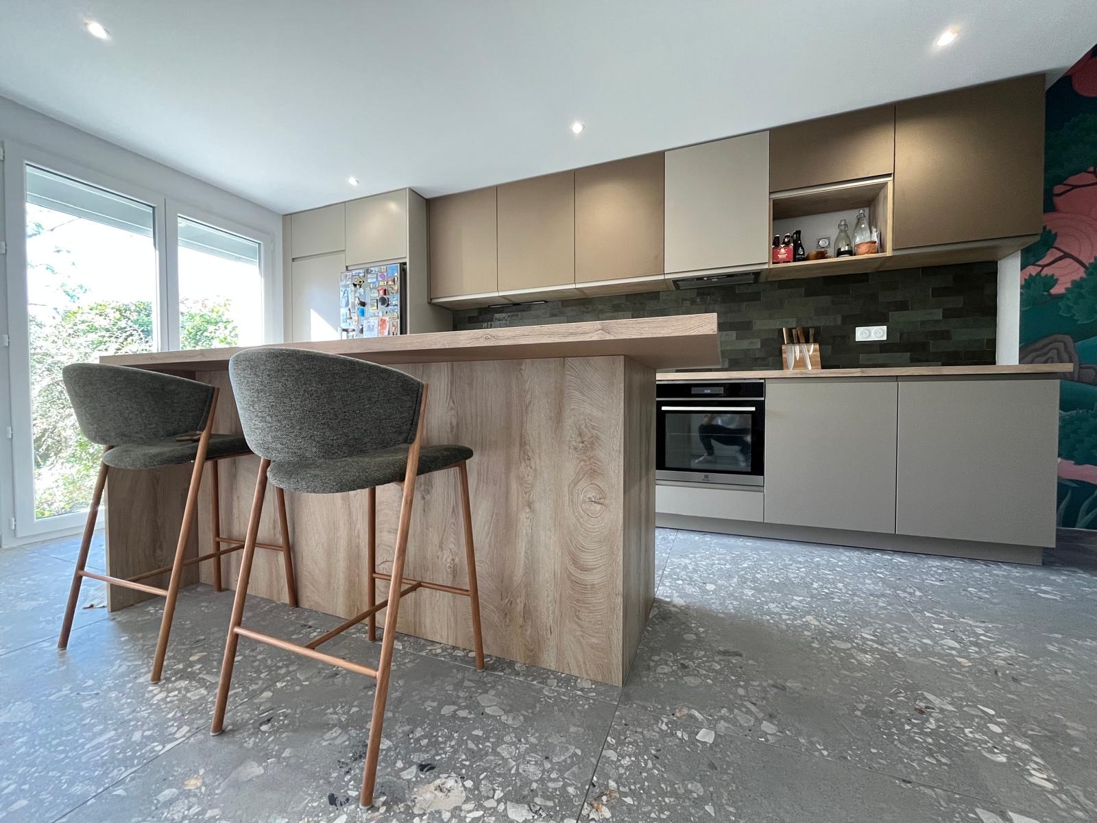 Rénovation cuisine avec îlot central - Busato Service Salon-de-Provence