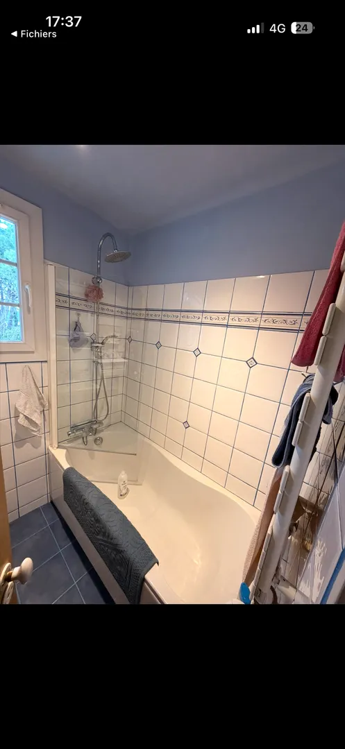 Salle de bain - paroi - blanc - carrelage - faïence
