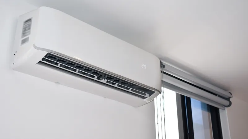 CLIMATISEUR - RENOVATION - TRAVAUX - PLOMBERIE - PEINTURE - BUSATO SERVICE - EYGUIERES